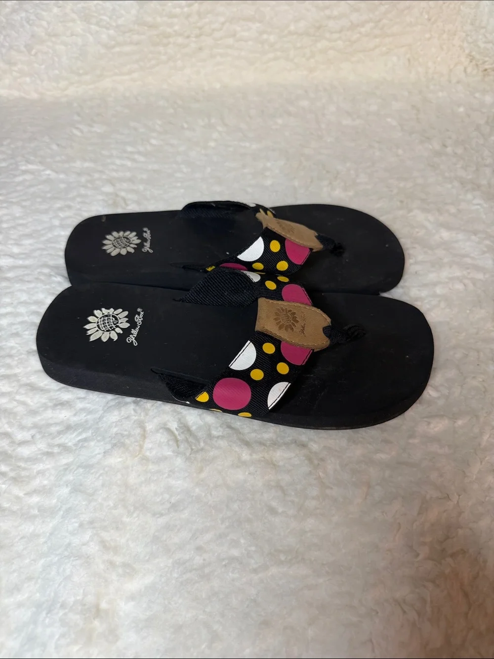 Yellow Box Black Flip Flops with Pink, White and Yellow Polka Dot Straps Sz 8 - Picture 3 of 5